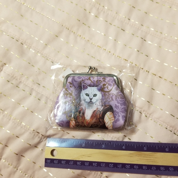 Small Coin Purse White Cat in Royal Clothes - Picture 2 of 3
